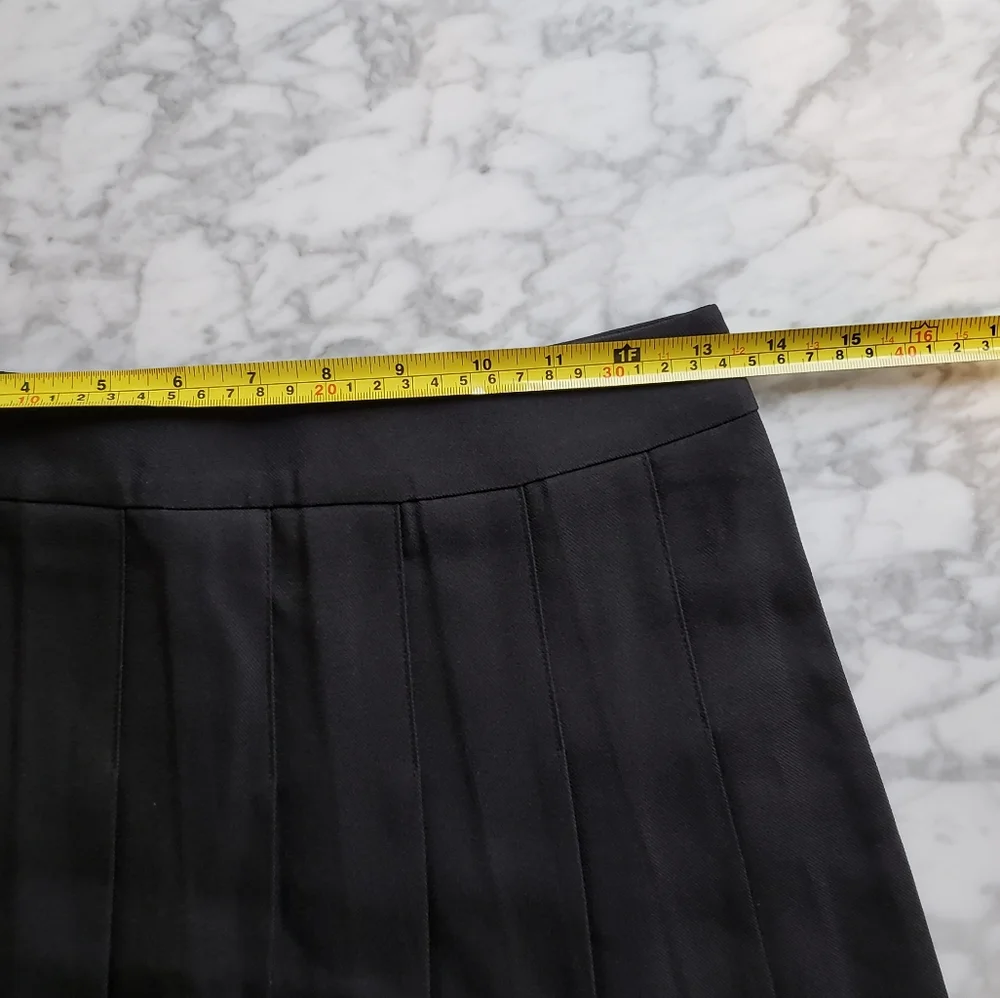 NWOT Pleated mini skirt black - Picture 3 of 4